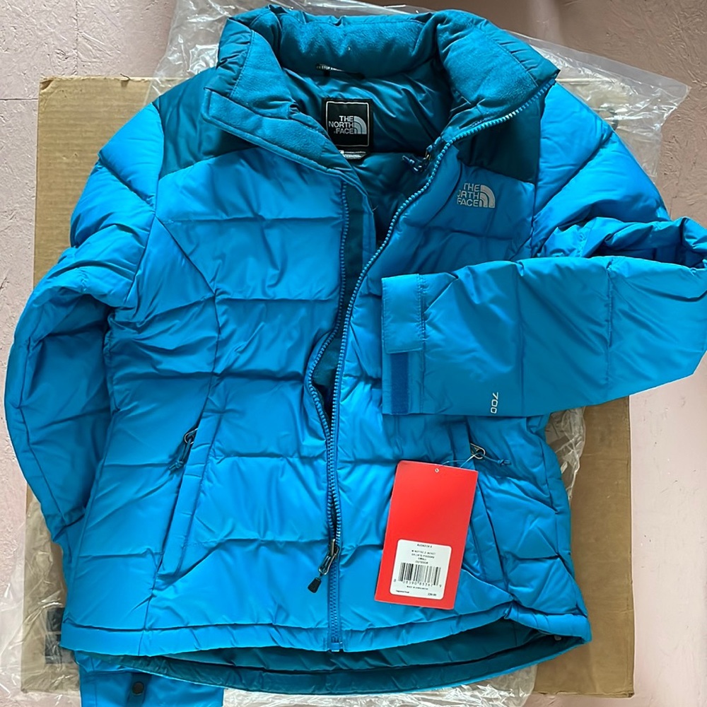 Cozy winter jacket with soft lining on neck and in pockets